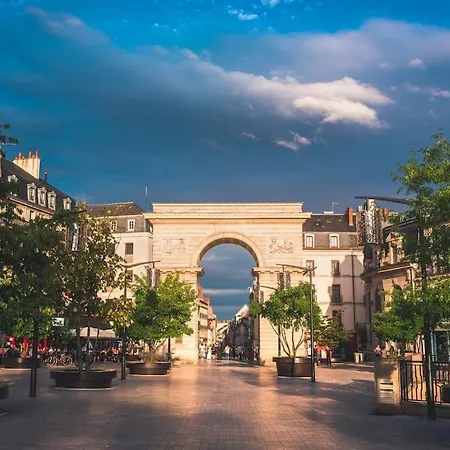 L'escapade - Classe 3 Etoiles - Hypercentre - Spacieux - Rent Immo *